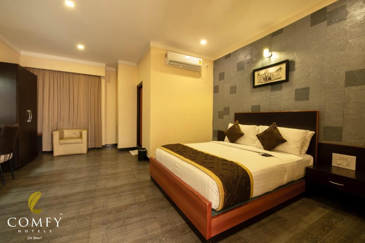 Comfy Luxury Hotel Bangalore Exterior foto